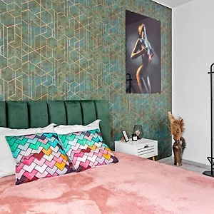  דירה Old Town Hideaway - 5 Min Walk To Palace Of Parliament And Old City - Best Neighborhood